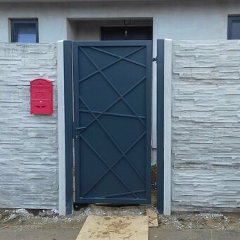 Brána s moderným dizajnom