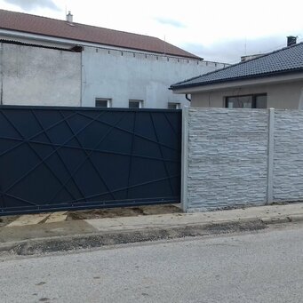 Brána s moderným dizajnom