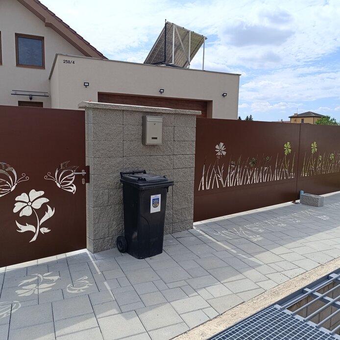 Dizajnová brána s motívom