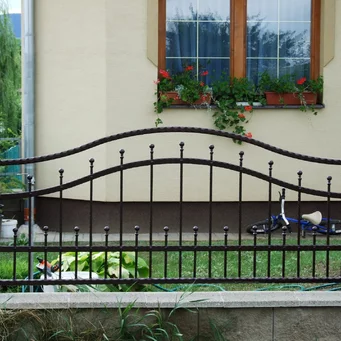Kovaný plotový dielec s guľatým zakončením