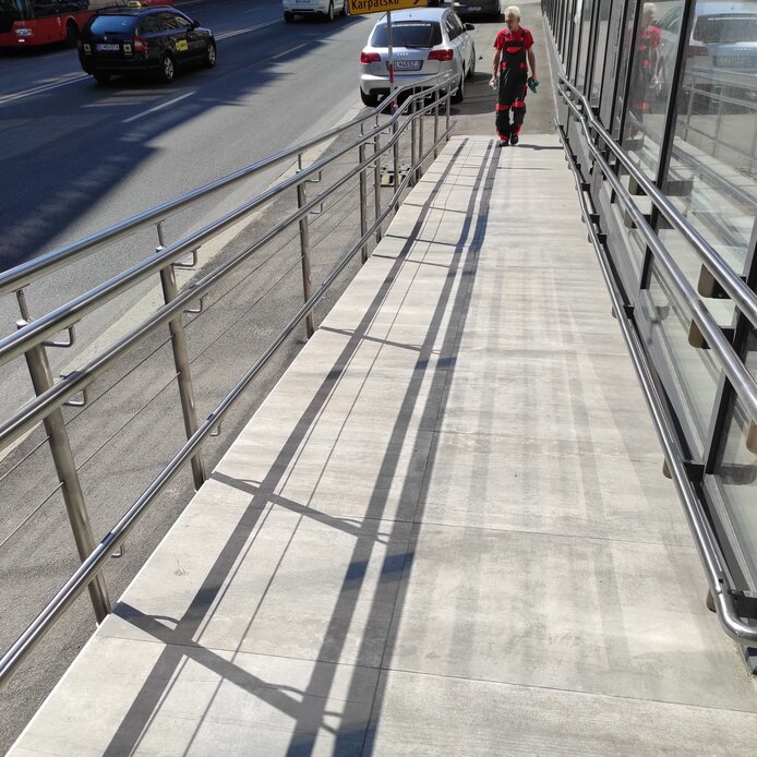 Nerezové zábradlie pre vozičkárov