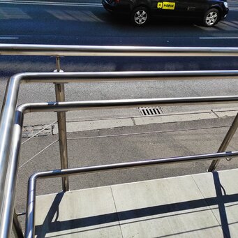 Nerezové zábradlie s lankovou výplňou