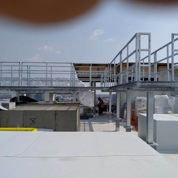 Oceľová lávka pre technickú obsluhu