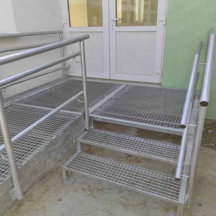 Oceľová rampa pre imobilných