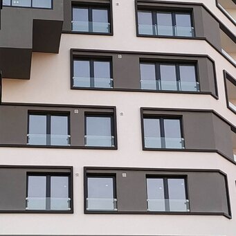 Sklenené zábradlie francúzskeho okna