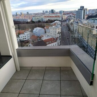 Sklenené zábradlie v hliníkovom profile