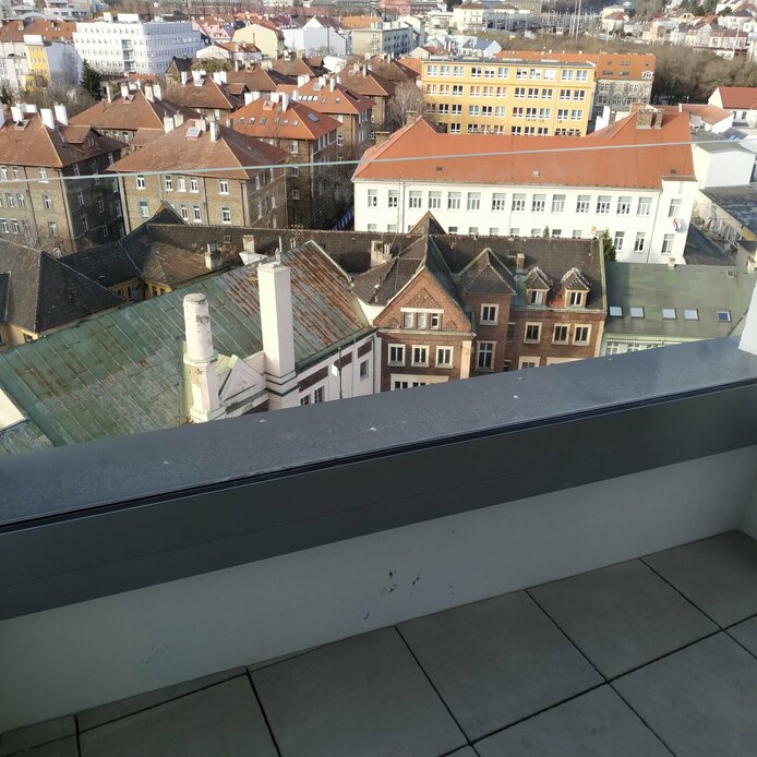 Sklenené zábradlie v hliníkovom profile