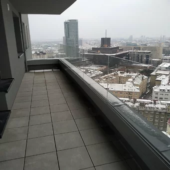 Sklenené zábradlie v hliníkovom profile