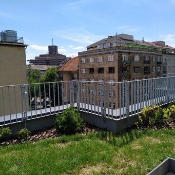 Strešné atikové zábradlie