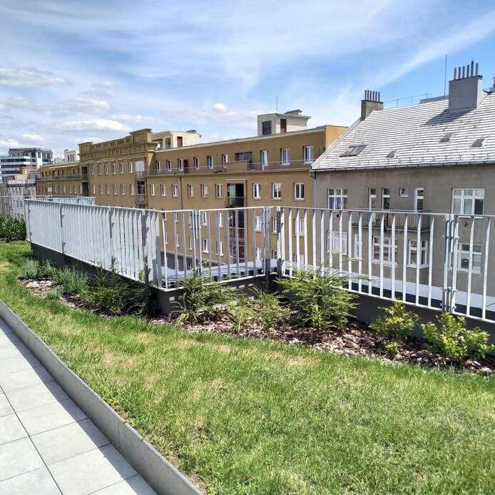 Strešné atikové zábradlie