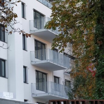 Zábradlie na bytovom dome