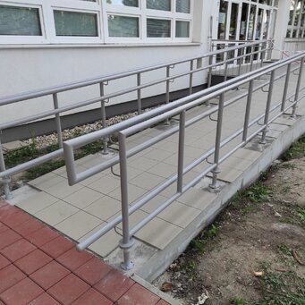 Zábradlie na rampe pre imobilných