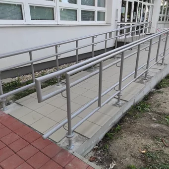 Zábradlie na rampe pre imobilných